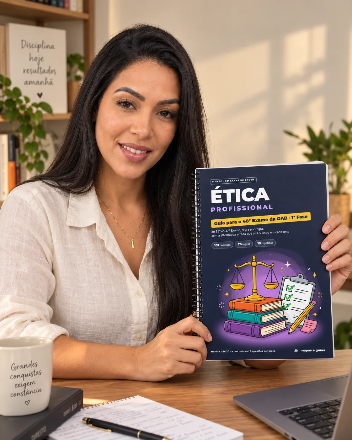 Cena ilustrativa de uma apresentadora mostrando uma versão impressa do volume de Ética da 1ª fase
